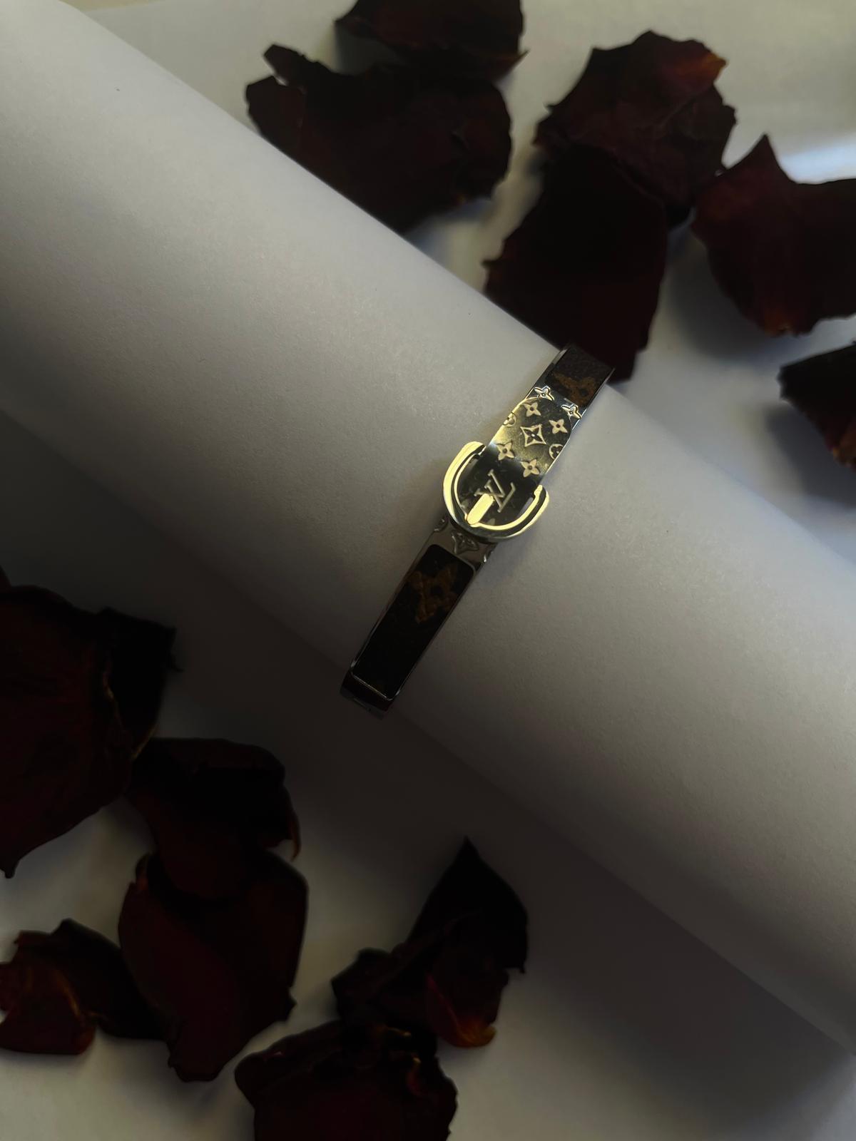 Louis Vuitton DERİ DETAYLI BİLEKLİK