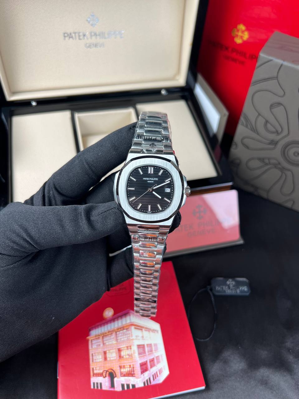 Patek Philippe Nautilus 5711/1A-010 | Paslanmaz Çelik & Siyah Kadran (Orijinal Kutulu)