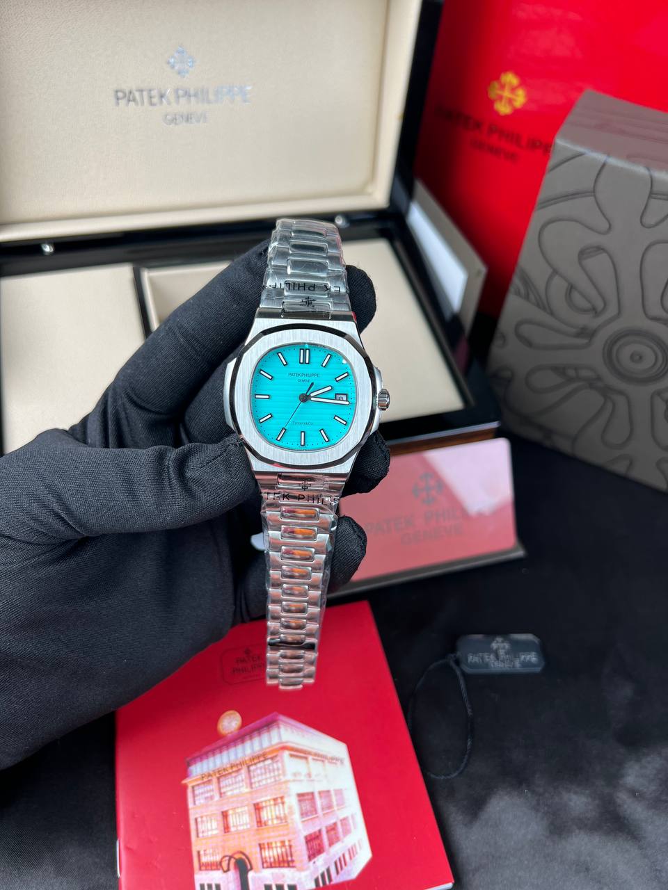 Patek Philippe Nautilus 5711/1A-018 | Paslanmaz Çelik & Turkuaz (Tiffany) Kadran (Orijinal Kutulu)